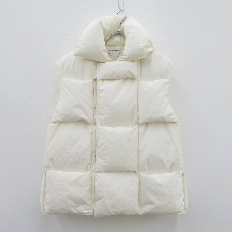 【中古】BOTTEGA VENETA | ボッテガヴェネタ パテッドベスト 中綿ジャケット 716970 VF4K0 アイボリー サイズ:XS【瀬戸大橋店】|お宝市番館