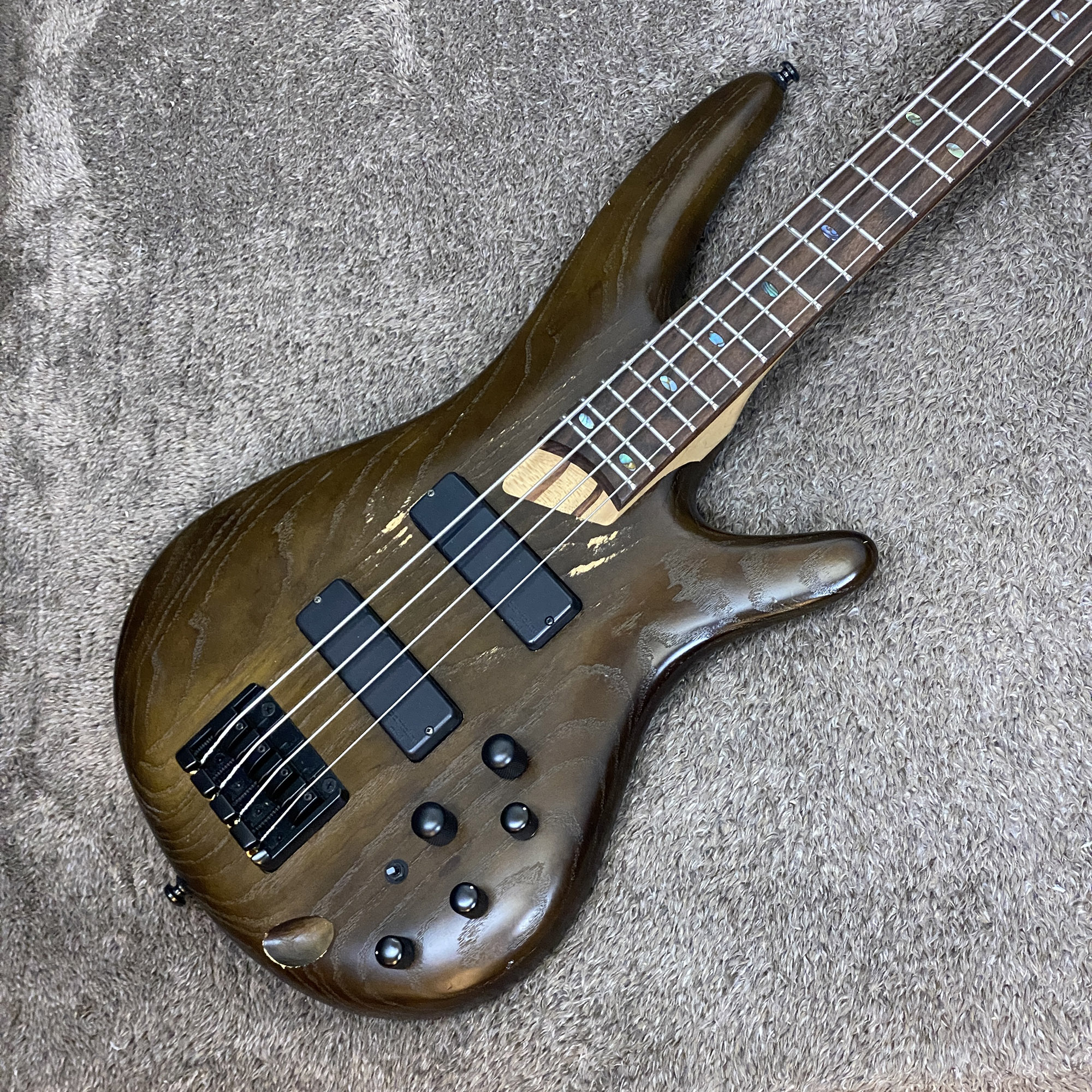 Ibanez SR900FM スルーネック Ibanez SR900FM ほぼ未使用の絶品スルーネックベース、豪華付属