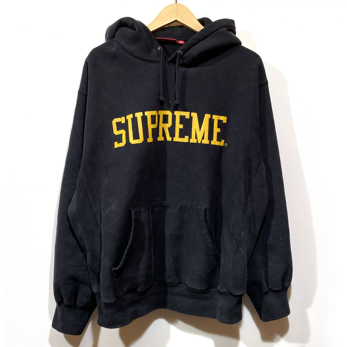 Supreme シュプリーム パーカー フーデッドスウェットシャツ Mサイズ ブラック系 ※中古/難あり 【津山店】｜お宝ギターズ