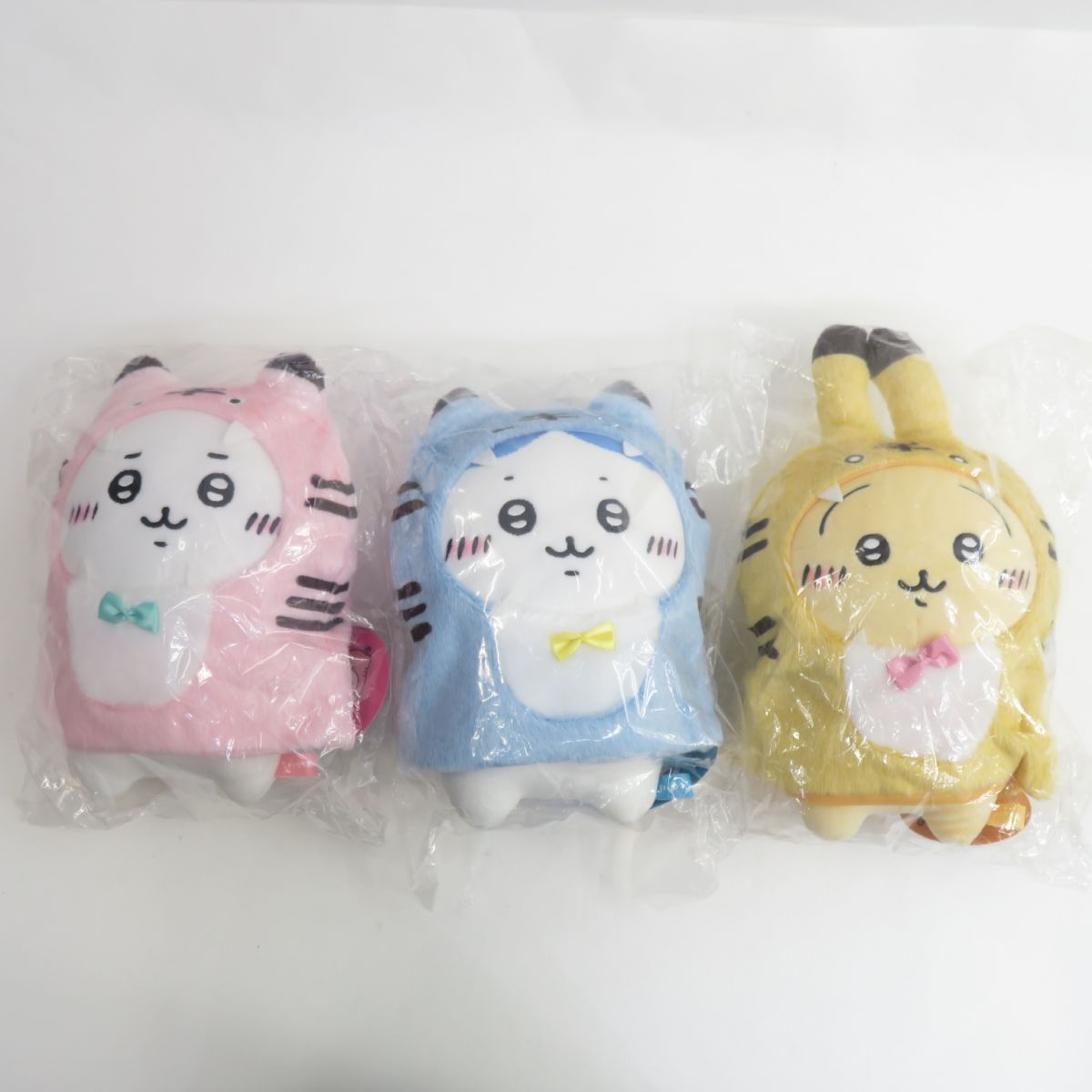 ちいかわ　サンタさんだ！ぬいぐるみS グレイ・パーカー・サービス　ハチワレ Amazon.co.jp: ちいかわ サンタさんだ！ぬいぐるみS ハチワレ