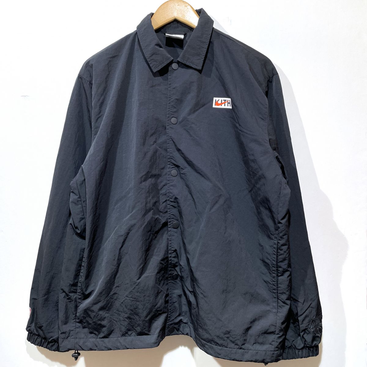 Kith 口づけ x Nike ナイキ x New York Knicks Coaches Jacket コーチジャケット Black 黒いこと 大きさM ※中古 【津山店】