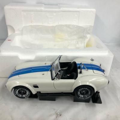 1/18 シェルビーコブラ 427S/C ホワイト/ブルーライン K08045W【中古】ホビー モデルカー 53HSSS23241