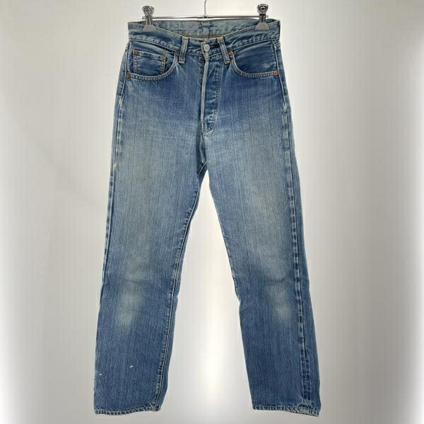 【中古】LEVI\u0027S 70s 501 ジーンズズボン下 大きさW28 裏6名取り草 ビッグE 赤耳 衣嚢裏シングル編み目[91]