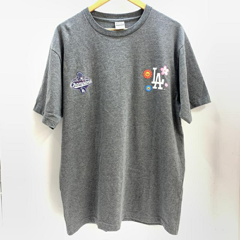 【中古】Fanatics 村上隆 ドジャース 2025WS 勝ちとる共同研究 ティーシャツ XL 薄墨色 ファナティクス[92]