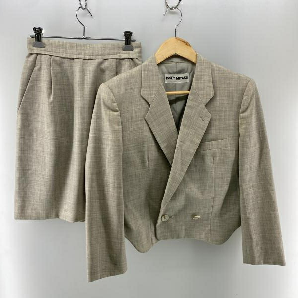【中古】ISSEY MIYAKE 日本製 ウールテーラードジャケット＆スコートセットアップ 薄墨色 大きさM/S IM13-FD304/IM21-FG552[24]