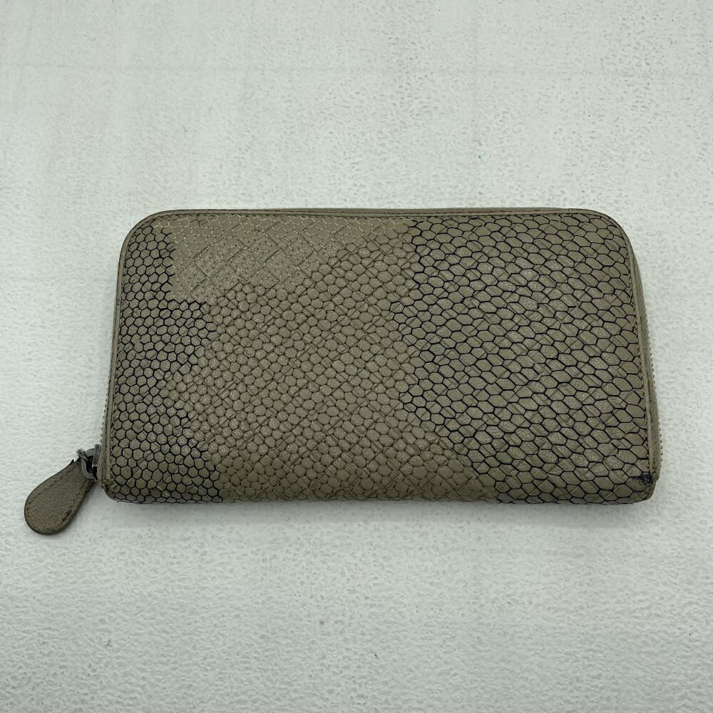 【中古】BOTTEGAVENETA イントレチャート パイソン ラウンドチャック長金入れ[79]