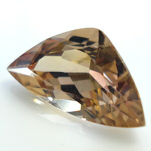 【ライトブラウンの輝き】 アキシナイト トリリアント 約2.25cts