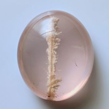 【ホワイトドラゴン＆インクルージョン好き必見】 大粒ローズクォーツ キャッツアイ 約63.37cts 25,344円