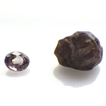 【スリランカ産アレキサンドライトタイプ＆原石付】 カラーチェンジガーネット オーバルシェイプ 約0.25cts：原石約1.97cts
