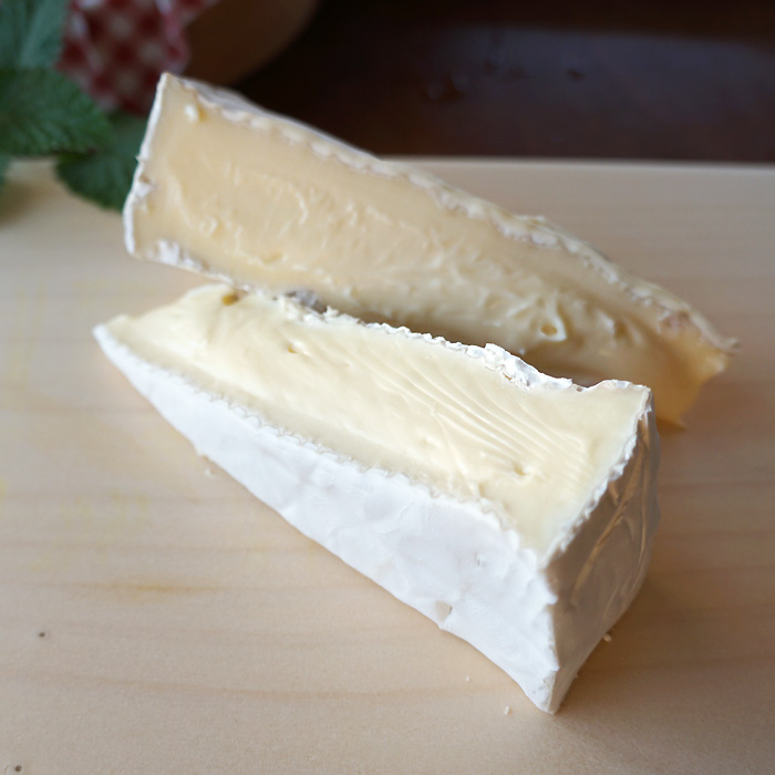 白カビチーズ ルスティック ブリー 1kg ホール チーズ フランス産 チーズ