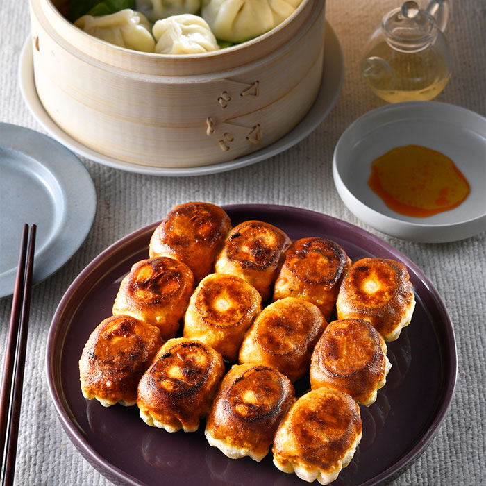 【餃子のはながさ】 ホワイト餃子 （64個入） 冷凍 ギョーザ 焼き餃子 厚皮 もちもち 栄養バランス 惣菜 お取り寄せ おつまみ 埼玉 日高