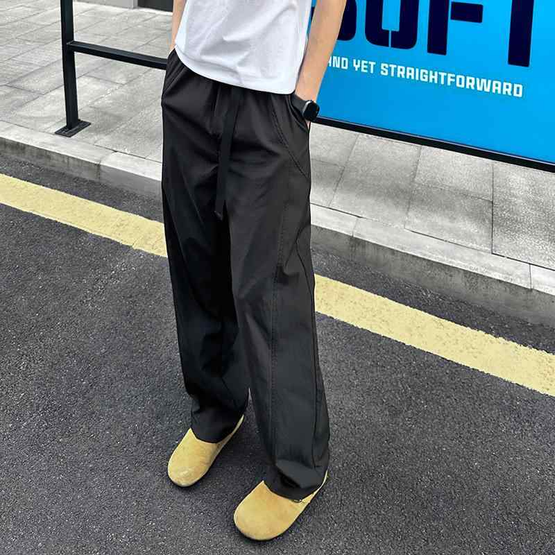 カジュアルパンツ メンズ バックルウエスト 斜めカット ストレート ゆったりシルエット ウエストゴム ドレープ感 接触冷感 薄手 通気性 伸縮性 形態安定 ミドルウエスト 春夏 ブラック くすみグリーン