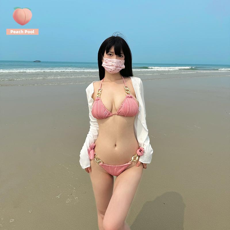 ビキニ レディース ピンク 三角ビキニ セクシー 小胸をカバー バストアップ 胸パッド入り ノンワイヤー メタル調バックル インスタ映え リゾート 温泉 海水浴 プール ナイロン素材