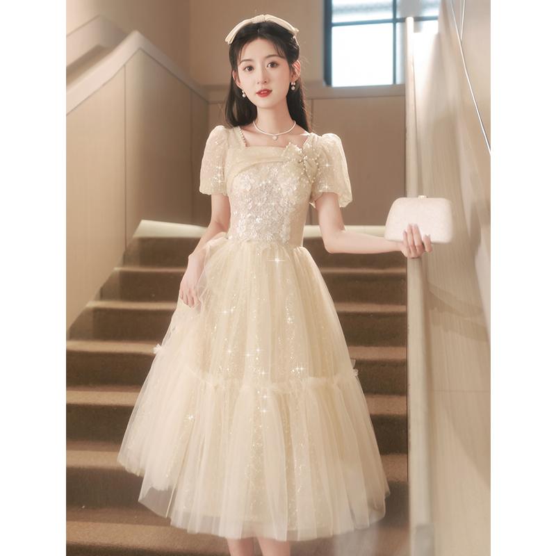 ドレス 女性用 シャンパン色 夜会服 正装ドレス 結婚式 花嫁衣装 誕生日 パーティー 軽やか 高級感 上品 優雅な 個性的 ビーズ飾り 半袖 ふんわりスカート ひざ下丈 春や夏に お呼ばれ 発表会 演奏会