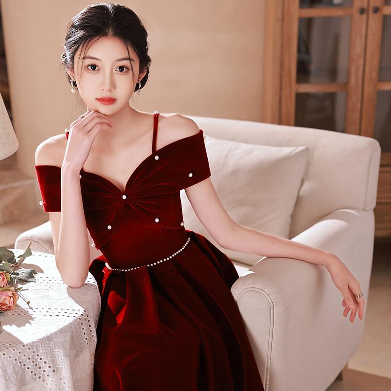 ドレス レディース オフショルダー プリンセスライン 高級感 デザイン 結婚式 披露宴 二次会 パーティー 発表会 ブライダル ロング丈 ノースリーブ ポリエステル ワインレッド トレンド感のある 春夏