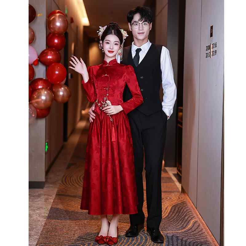中国風ドレス 女性用 花嫁 披露宴 結婚式 二次会 婚約 宴会 礼装用ドレス 昔ながらの 古風な 中国風 型 長袖 中間の丈 立ち襟 真珠飾りの えんじ色 秋冬|おうち健康生活