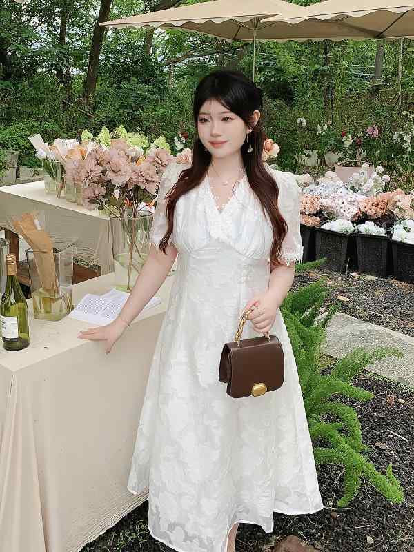 大きめサイズ レディース おしゃれ ファッション カジュアル デート 女子会 普段使い スズラン 夏 フレンチ ホワイト シック カットフラワー Vネック スリム ドレス