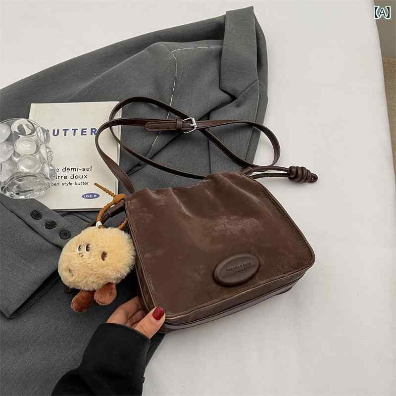 レディース バッグ 普段使い 秋冬 かわいい ペンダント ファッション クロス ボディバッグ ショルダー プリーツ