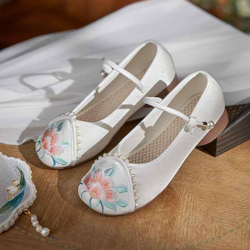 パンプス レディース 履き口浅め 花柄刺繍 エスニック 中華風 漢服 茶道 チャイナドレス 北京布靴 滑り止めゴム底 ラウンドトゥ ミドルヒール コットン 白 緑 アイボリー 春夏秋 普段使い カジュアル