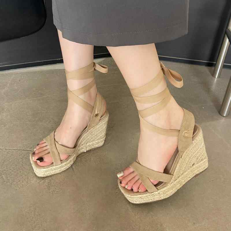 サンダル レディース 女性用 厚底 ハイヒール ウェッジソール オープントゥ ストラップ 交差ストラップ 草編み ストロー素材 普段使い カジュアル 夏 アプリコット ベージュ