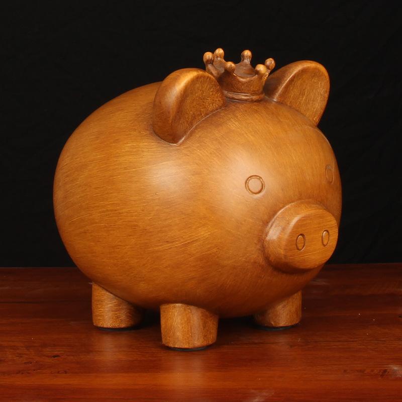 貯金箱 王冠 クラウン 子豚 ピッグ モチーフ おしゃれ かわいい ユニーク リビング インテリア 置物 オブジェ デコレーション 木目調 ウッド調 合成樹脂 クラシック