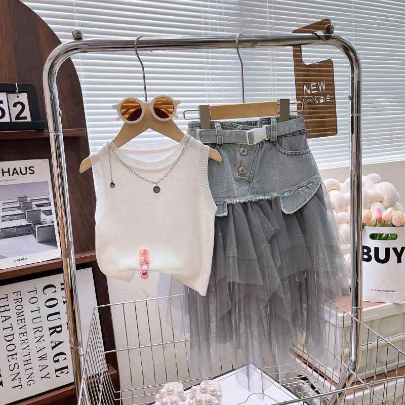 キッズ 女の子 ガールズ 子供服 春夏 韓国 ファッション おしゃれな ニットベスト ノースリーブ トップス 変形 デニム チュール 切り替え スカート セットアップ ツーピース ソフト ポリエステル 白 黒