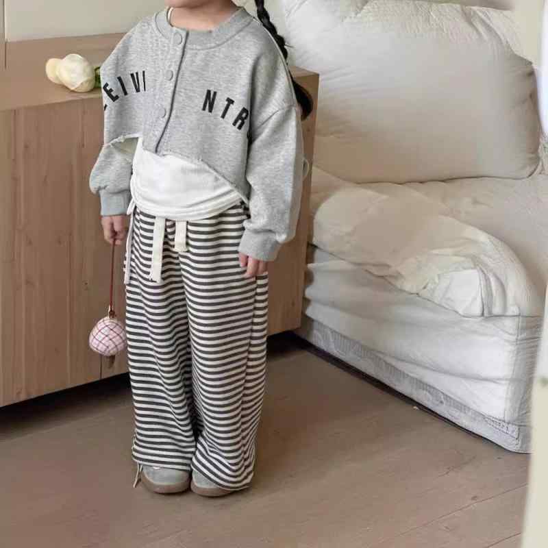 キッズ 女の子 セットアップ 春夏 トレーナー ワイドパンツ 2点 綿 コットン ゆったり 柔らかい ブラック グレー 英語ロゴ 普段着 お出かけ