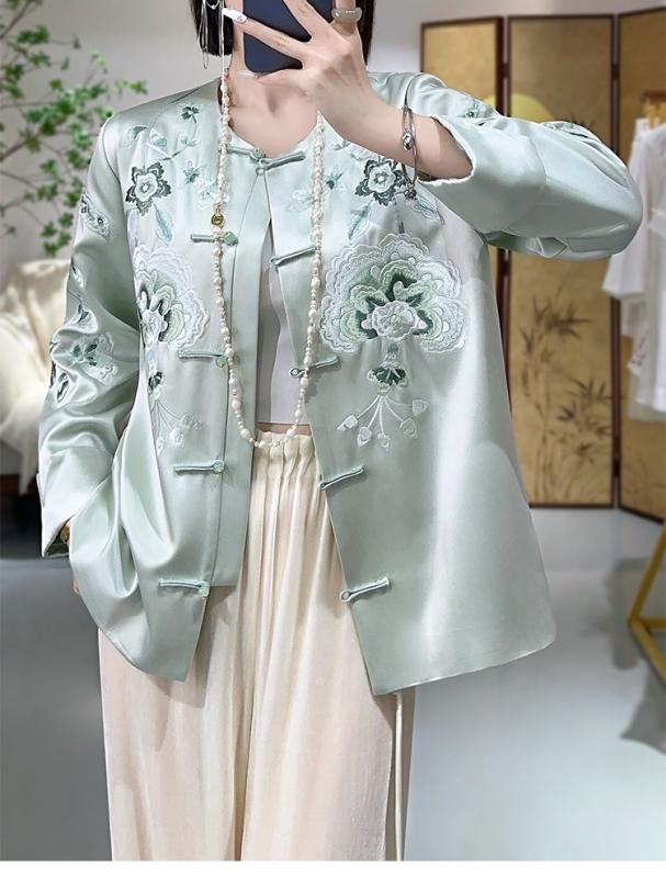 アウター レディース 中国風 新瀬戸もの表現スタイル アセテート出どころ 花柄刺しゅう 盤名取り草 トップス 長袖 ゆったり 丸首 レトロ 秋冬 羽織り 飛び切り感