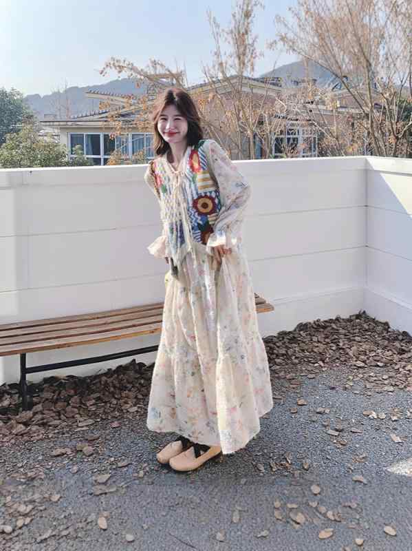 衣装 レディース 油彩風 花柄 フレンチ表現スタイル レトロ ヴィンテージ風 より良い 背広 Vのど首 長袖 御機嫌酉の方角 MIDI丈 A生産ライン 太陽フレア捩り ポリエステル 春夏 女子らしい お出かけ
