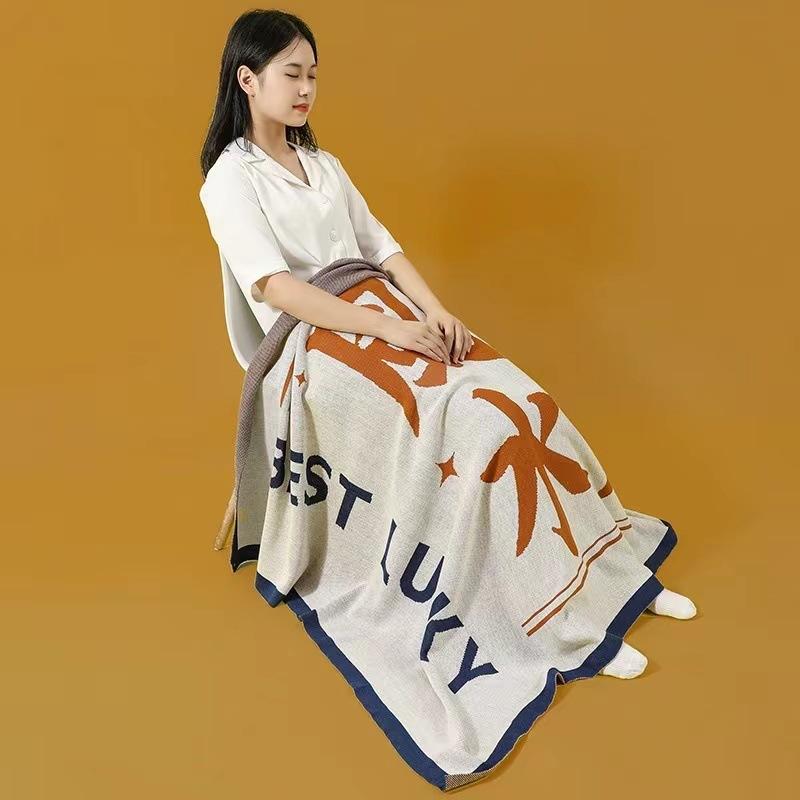ブランケット 毛布 昼寝用 オフィス用 ソファスロー ひざ掛け 肩掛け フランネル ポリエステル 柔らかい 高級感 保温 冷房対策 春秋 幾何学模様 マルチカラー