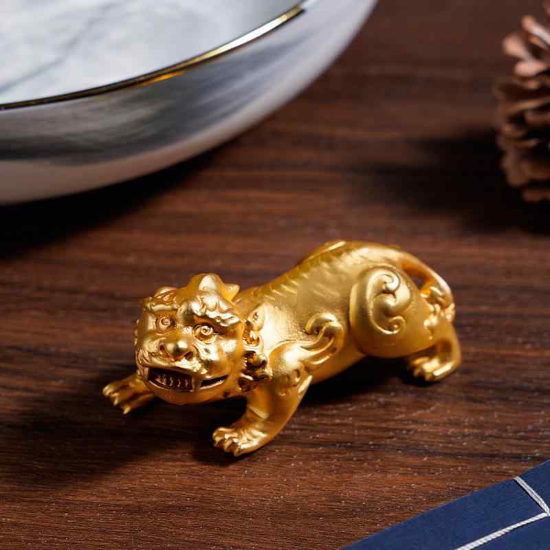 置物 貔貅 真鍮製 金メッキ加工 小型 動物モチーフ オブジェ 飾り デスク 卓上 インテリア 書斎 オフィス 自宅用 縁起物 開運グッズ 幸運 お守り 手遊び 掌玩物 工芸品