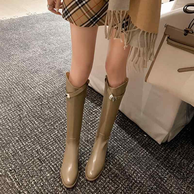 ロングブーツ レディース 秋冬 本革 牛革 高級感 レザー切り替え 騎士ブーツ 大きいサイズ 幅広ゆったり筒周り選べる レトロ バックル バックジップ 太ヒール ローヒール 膝下丈