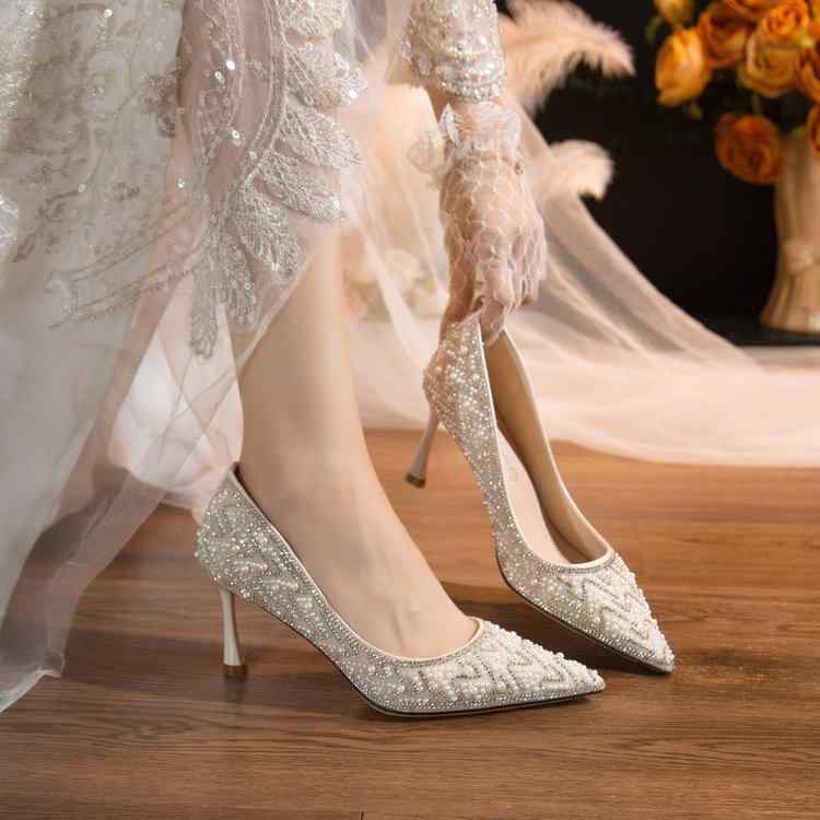 パンプス レディース 細ヒール ラインストーン パール 結婚式 パーティー ウェディング ポインテッドトゥ エレガント エナメル アプリコットベージュ 通勤 オフィス 日常使い 美脚 秋冬