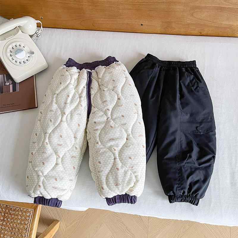 子供ズボン 男の子 女の子 韓国 カーゴパンツ 防水 綿入 厚手 保温 ポリエステル繊維 柔らか 無地 黒 紫 冬用 中小童 長ズボン 開脚 中腰 皮筋腰 運動 英倫 潮 長さ調整 軽量 伸縮性 通学 普段使い アウトドア