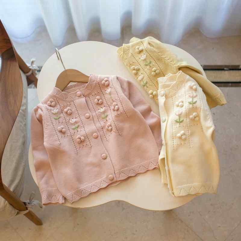 女の子 キッズ 秋 長袖 花柄 ニット カーディガン 綿混紡 アクリル 柔らかい 韓国 クルーネック シングルボタン 普通厚 米白 イエロー ピンク