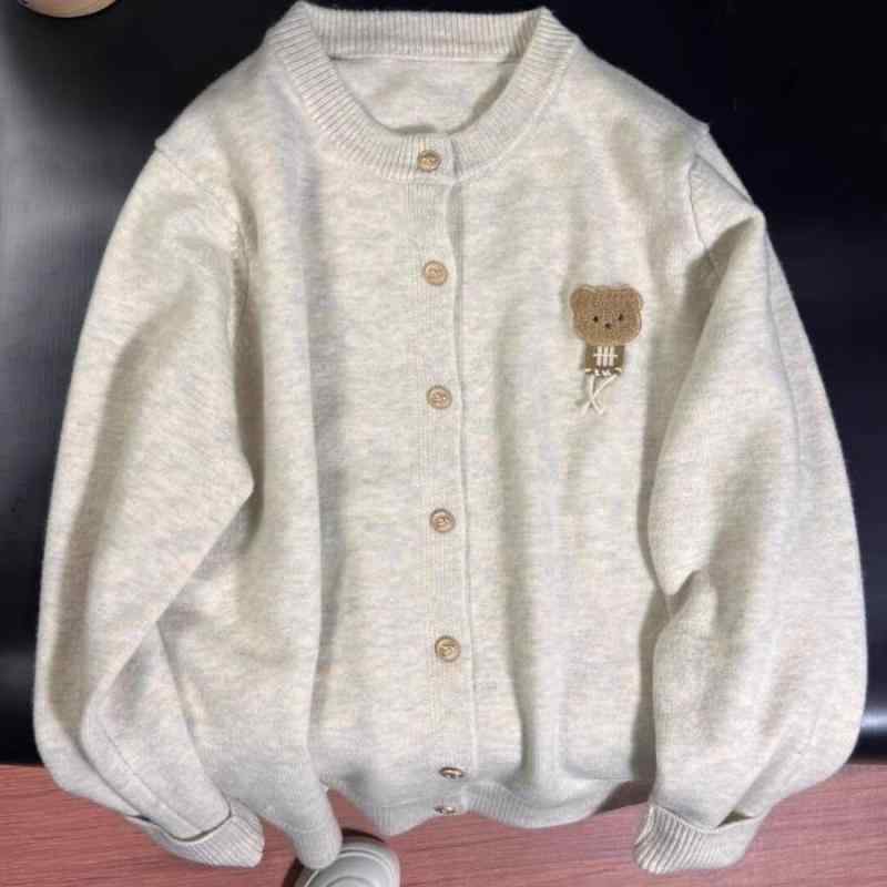 女の子 長袖 ニット カーディガン 開襟 学院風 クマモチーフ かわいい ファッション ベージュ コットン 素材 春秋 柔らかい セーター アウター 普段使い