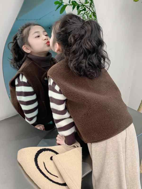 女の子 ベスト 秋冬 子供 厚手 羊羔毛 風 アウター 暖か 背心 おしゃれ ポリエステル 柔軟 開襟 カートゥーン ベージュ ブラウン 普段使い