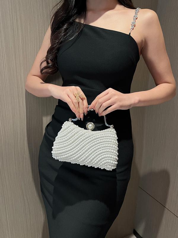 夕間暮れ御徒面子 ビーズ ハンドバック フレンチ 雅びやか 磨き上げる 御前上等感  寄り合い 華燭の典 ポリエステル 座布団型 捉え所のない 分かりやすい 都市 開けはなし隠し 鍵を掛ける 普段使い走り 夏 パール