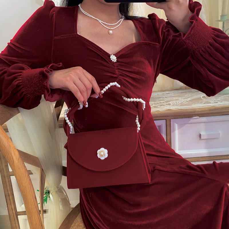ウェディングバッグ レディース ツバキ柄 赤 黒 斜めがけ パール ハンドバッグ レトロ 結婚式 ベルベット 優しい ブライズメイド 小型 織り 硬め ポリエステル カジュアル 旅行 秋