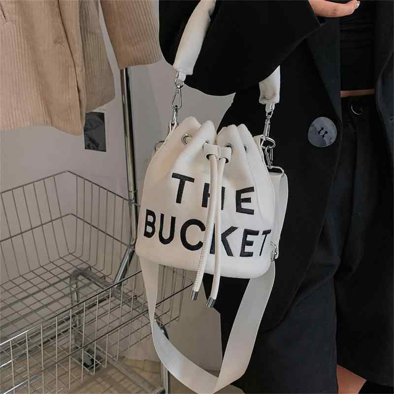バケットバッグ レディース 秋冬 ベルベット ショルダー ハンドバッグ アルファベット ヴィンテージ風 ストリート 普段使い 大きめ ソフト 白 黒 茶 切り替え ポケット