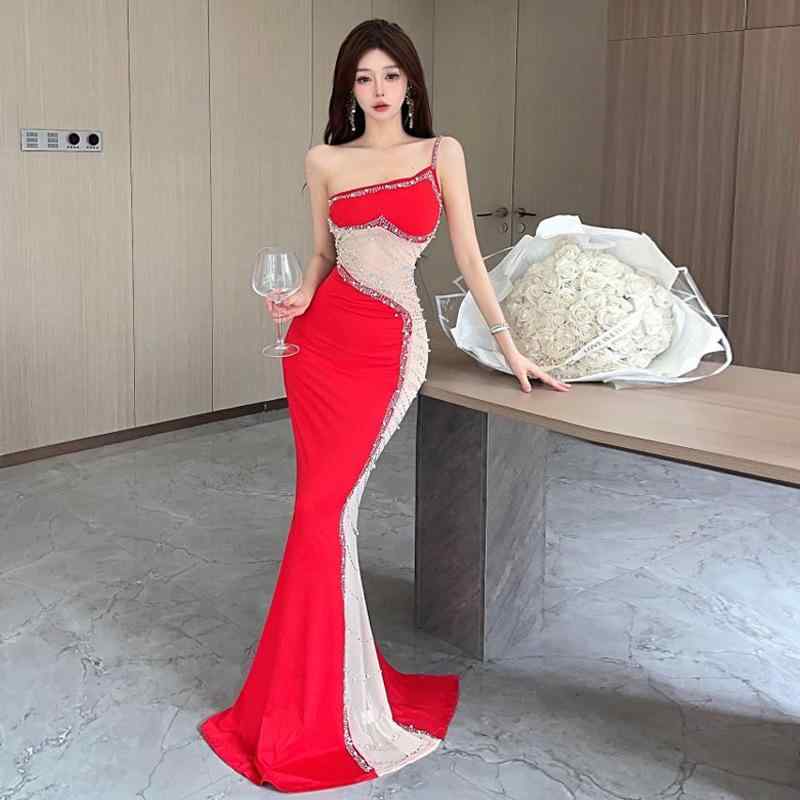 ワンピース レディース セクシー ロング丈 フィッシュテールスカート ハイウエスト 斜め襟 ノースリーブ バックオープン メッシュ 切り替え 単色 赤 黒 秋 パーティー ドレスアップ ポリエステル 軽量 伸縮性