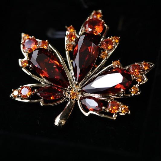 ブローチ レディース カナダ 紅楓葉 ジルコニア 水晶 葉 モチーフ 電気メッキ加工 コート アクセサリー 春 通勤 ファッション 装飾 植物