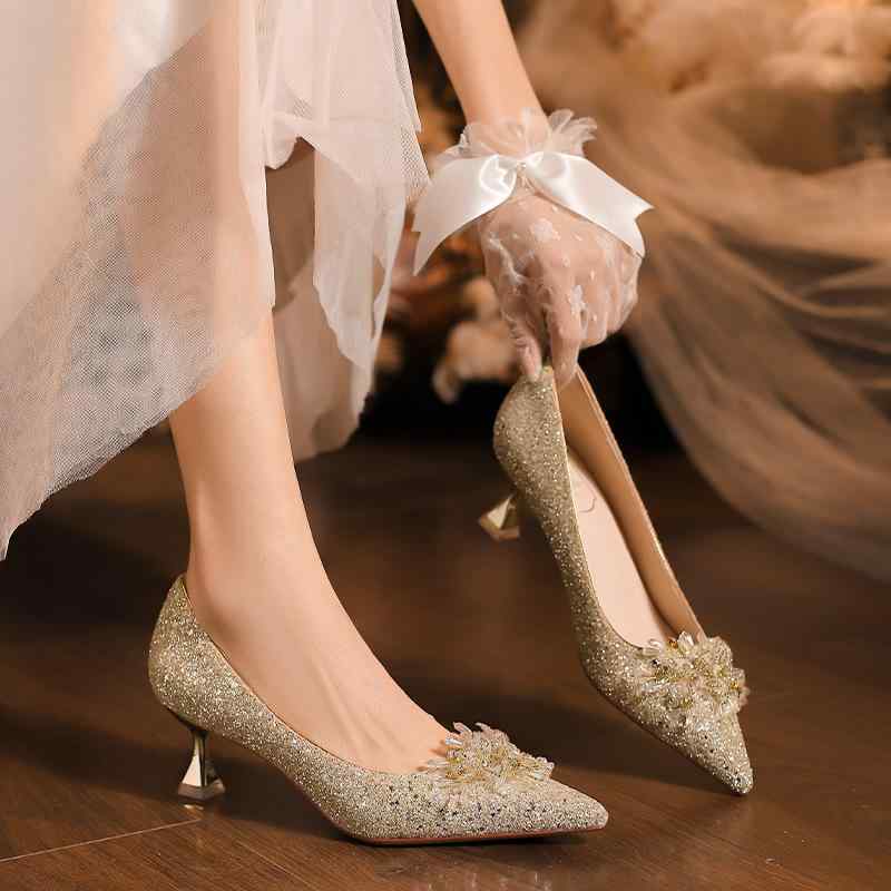 ウェディングシューズ レディース シャンパン パンプス フレンチスタイル ポインテッドトゥ スティレットヒール ミドルヒール グリッター素材 ラインストーン シークイン 浅口 ロータン 高級感 オールシーズン 結婚式 宴会 新婦 華やか 豪華 細身シルエ
