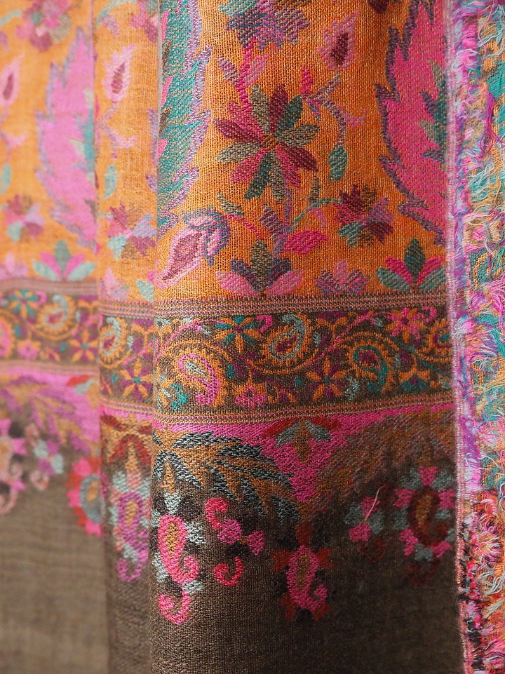 カシミア ( カシミヤ ) スタイル カニ織ウールストール（ショール、マフラー）ペーズリー ( ペイズリー ) 草花柄 プレゼント アジアン 敬老の日 ポンチョ レディース｜アジアの布 ウィージャ