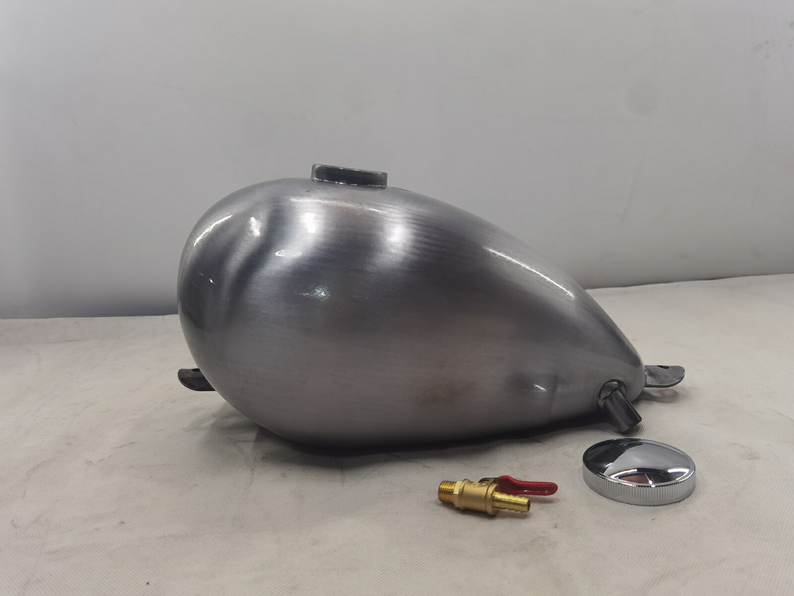 楽天市場】T-21 ハーレー用 汎用 ナロー ピーナッツタンク 楽天市場】T-21 ハーレー用 汎用 ナロー ピーナッツタンク