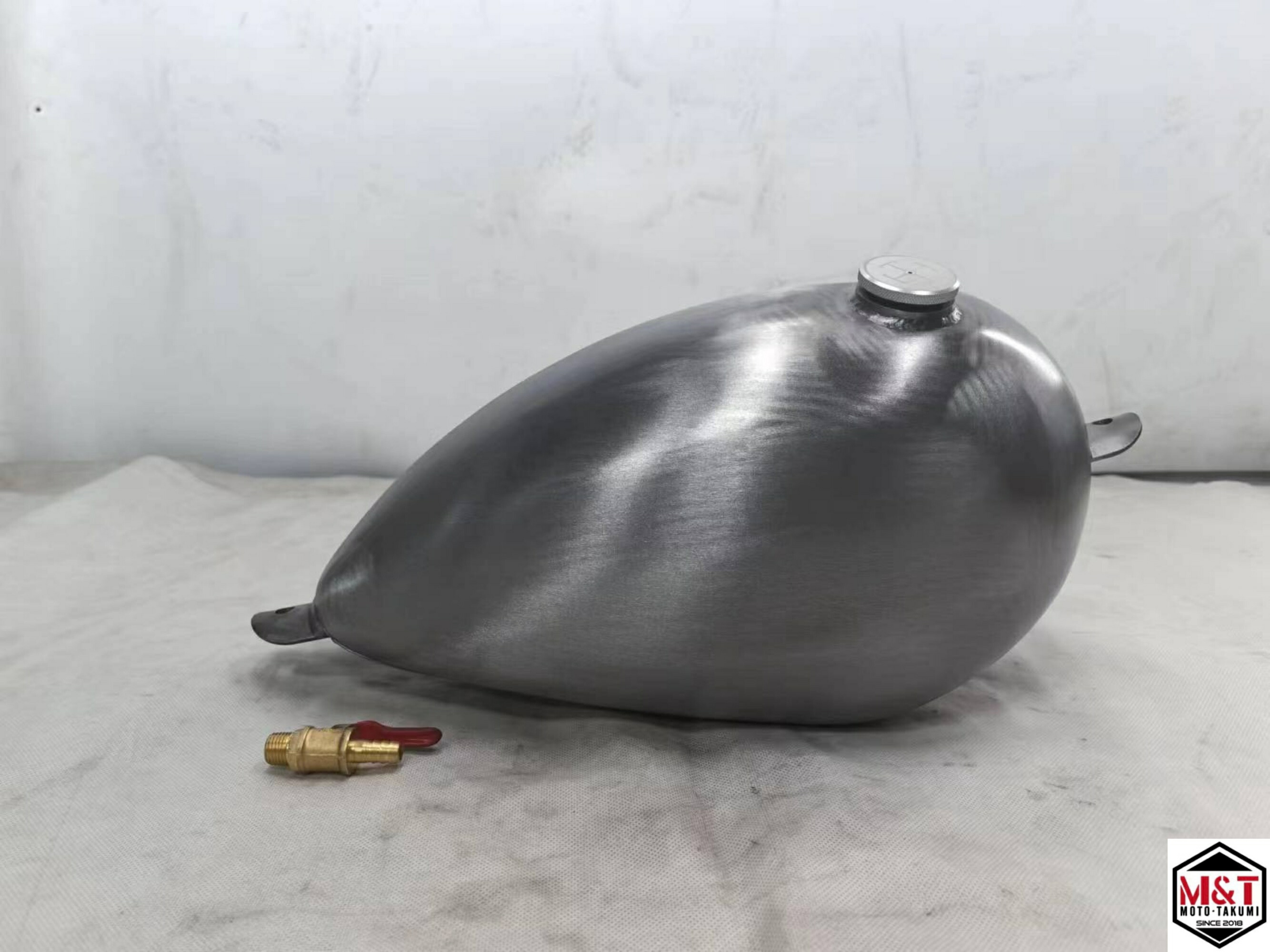 楽天市場】ハーレー ナロー チョッパー ピーナッツ タンク 穴?穴 約