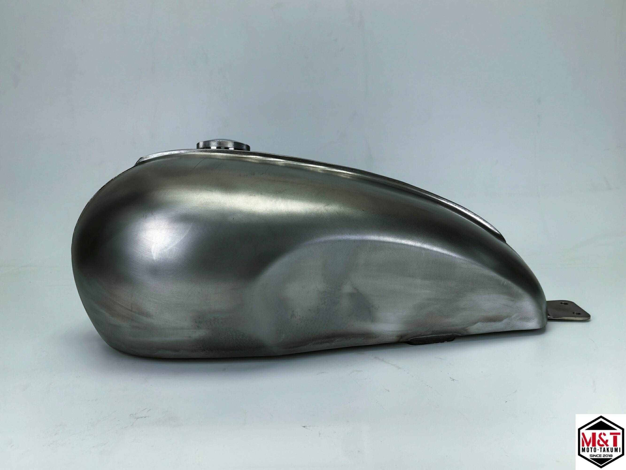 T-236　１０L KAWASAKI　W650　W400 カワサキ　カスタムタンク　キャブレター仕様　ボルトオン 1999～2008年式　タンク製作工房｜タンク製作工房