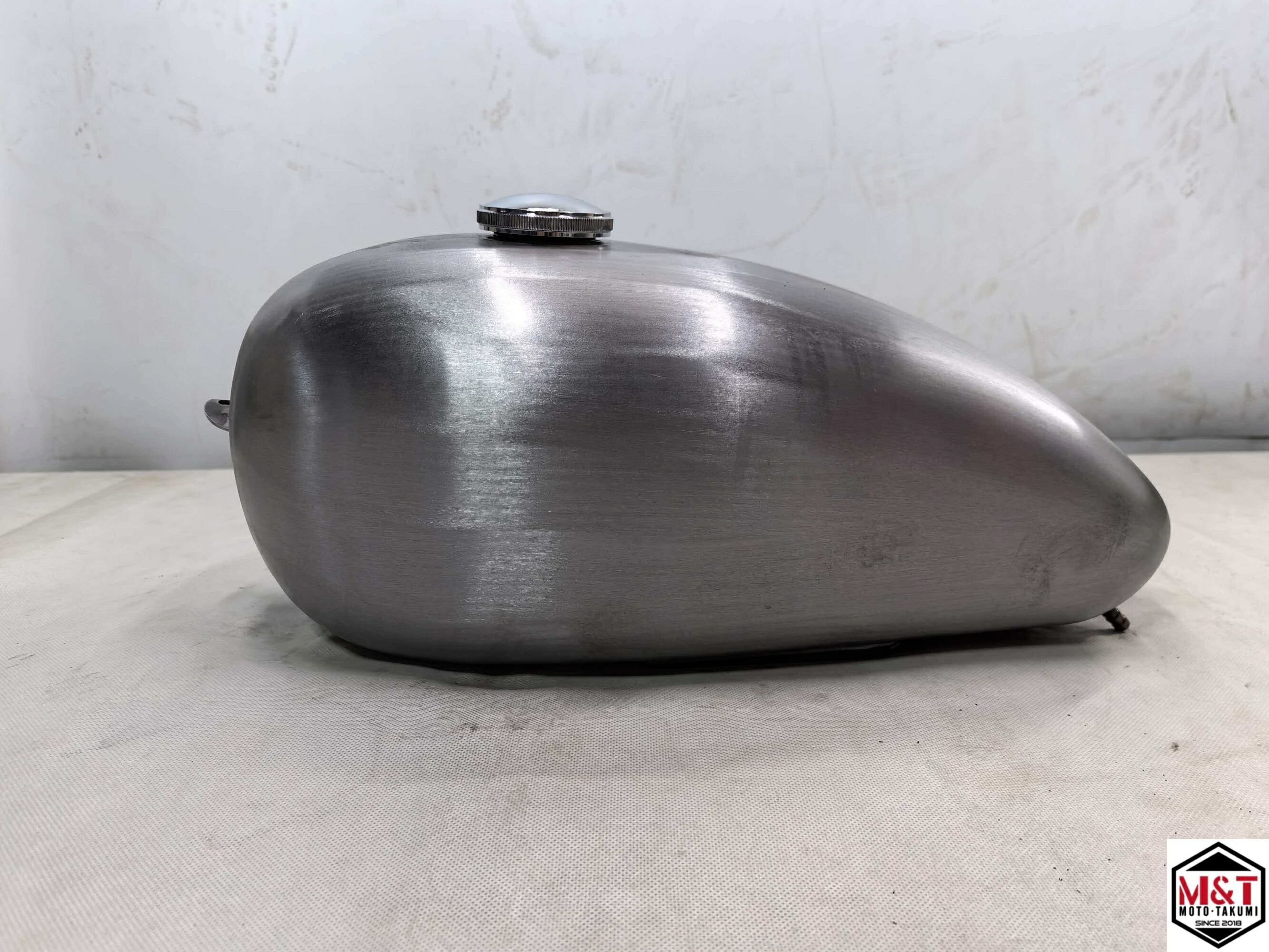 T-256　Thunder 250　サンダー250 　バナナタンク　カスタムタンク　　タンク製作工房　タンク製作工房｜タンク製作工房