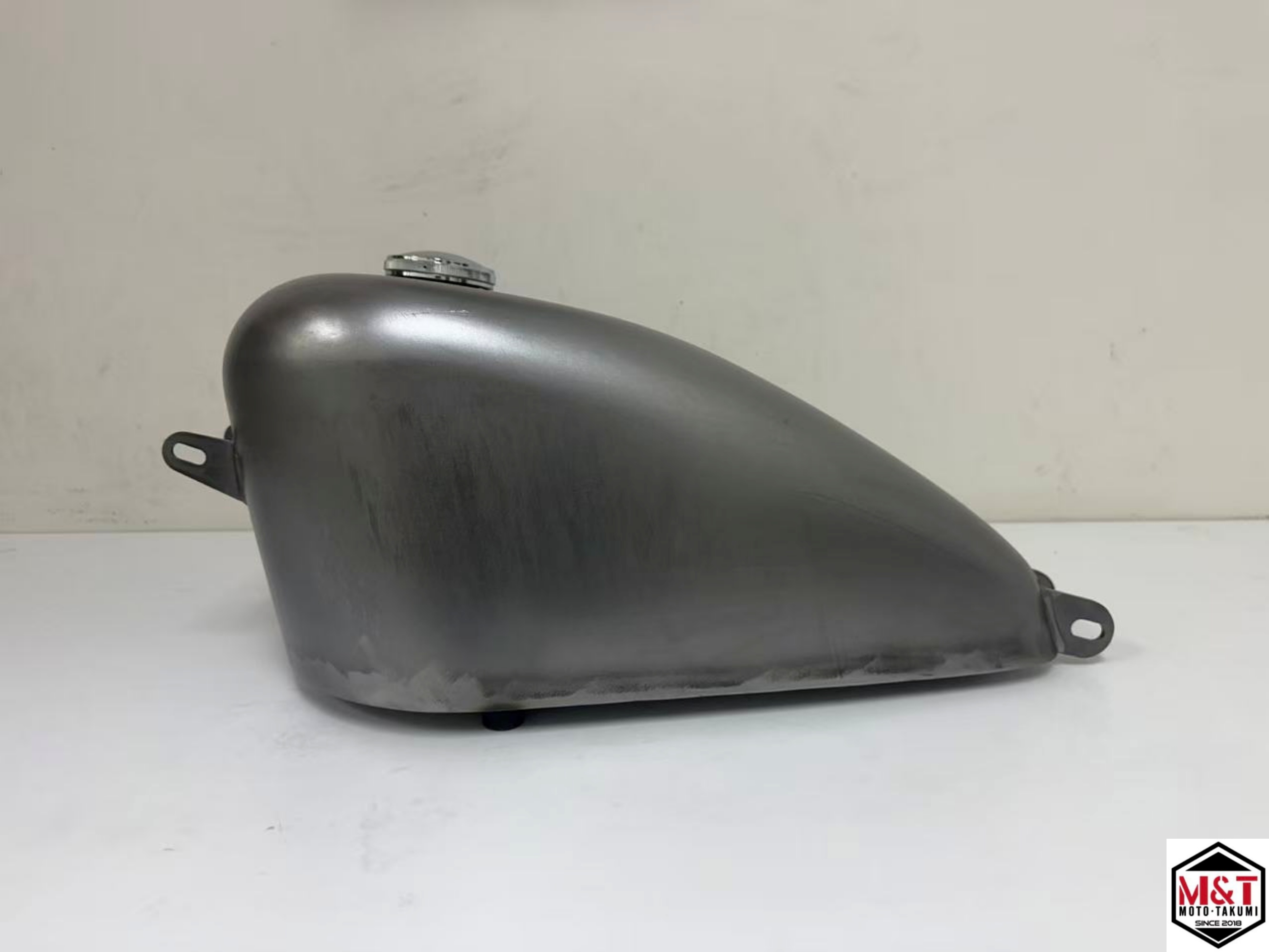 T-91　ハーレー　ダイナ用 DYNA １９９１&minus;２００5y スポーツスタータンク　純正コック仕様　大容量　タンク製作工房｜タンク製作工房