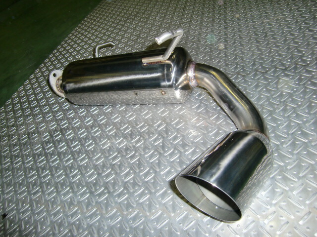 【エントリーでポイント10倍】SUXON RACING 4X4 MUFFLER スズキ ジムニー JB23W用 シングル (JIM-023） 送料区分：A 【マフラー】サクソンレーシング フォーバイフォー マフラー